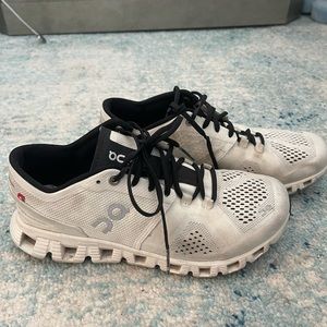 On running cloud sneaker